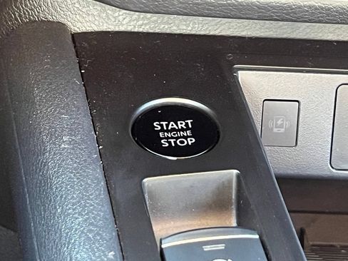Used 2025 Nissan Kicks SV FWD image 21