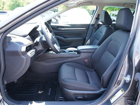 Used 2023 Nissan Altima 2.5 SV FWD image 11