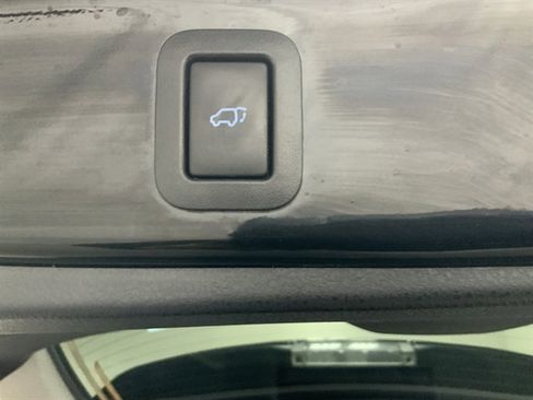 Used 2017 Toyota Highlander XLE image 9