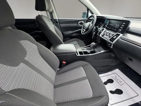 Used 2022 Kia Sorento LX FWD image 16
