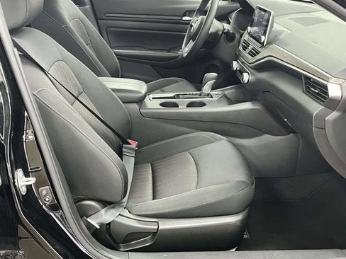 Used 2025 Nissan Altima 2.5 SV FWD image 25