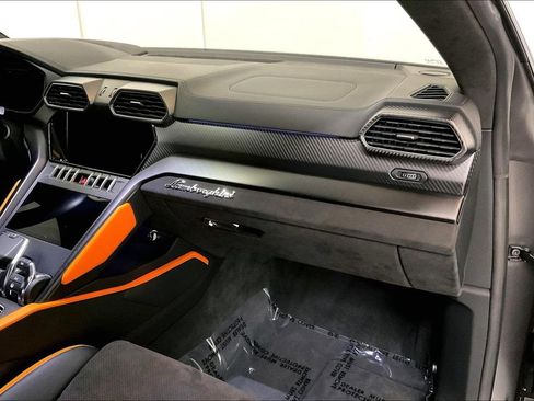 Used 2022 Lamborghini Urus image 13