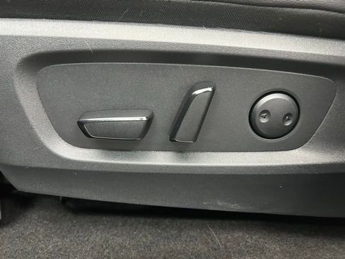 Used 2025 Nissan Pathfinder SL image 10