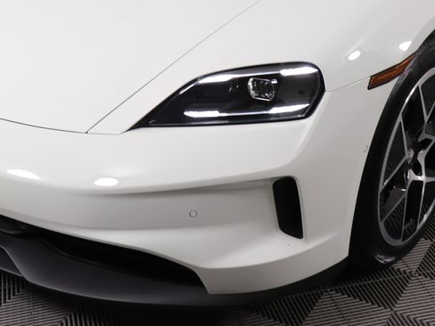 Used 2025 Porsche Taycan image 15