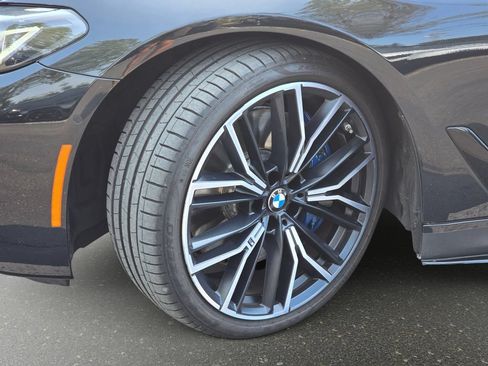 Used 2021 BMW M550i xDrive w/ Executive Package AWD/4WD image 37