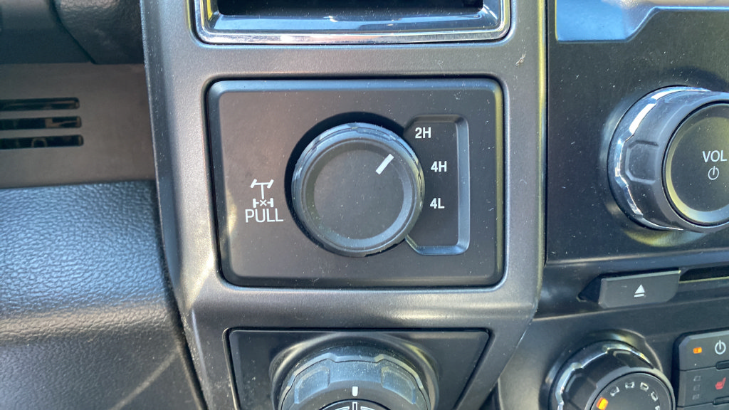 Used 2017 Ford F150 XLT w/ Equipment Group 302A Luxury AWD/4WD image 35