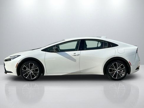 Used 2025 Toyota Prius XLE image 8