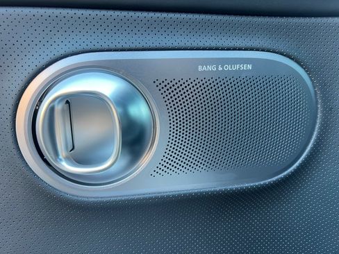 Used 2023 Genesis GV60 Advanced image 11