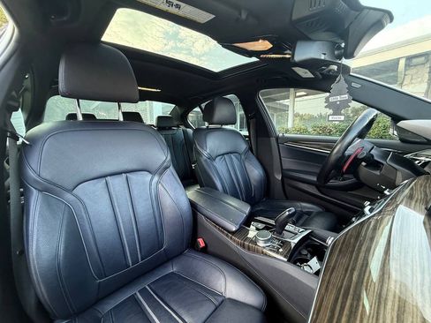 Used 2019 BMW 530e w/ M Sport Package RWD image 21