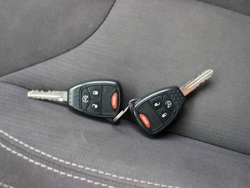 Used 2017 Jeep Wrangler Rubicon w/ Connectivity Group image 31