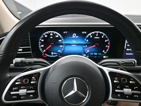 Used 2022 Mercedes-Benz GLS 450 4MATIC image 17