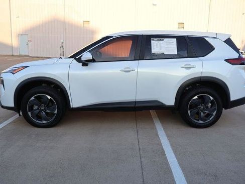 Certified 2025 Nissan Rogue SV FWD image 2