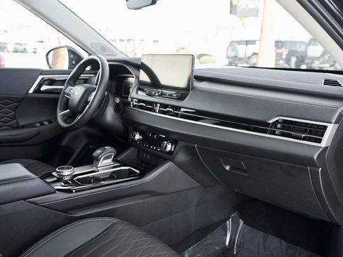 Used 2025 Mitsubishi Outlander SEL image 26