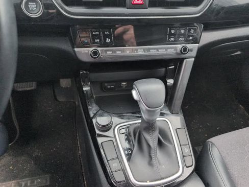 Used 2025 Kia Seltos S image 11