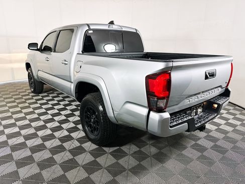 Used 2022 Toyota Tacoma SR5 w/ Technology Package RWD image 5