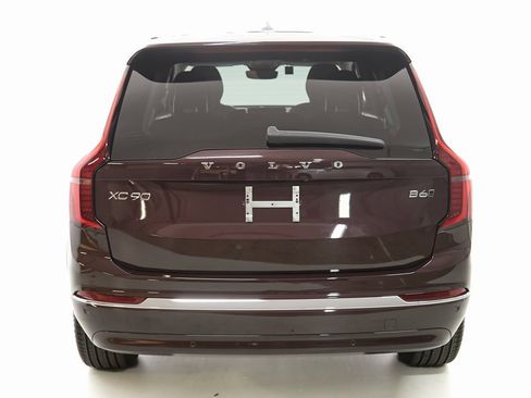 Used 2025 Volvo XC90 B6 Core w/ Protection Package image 8