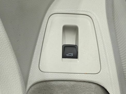 Used 2024 Volkswagen Tiguan SE AWD/4WD image 44