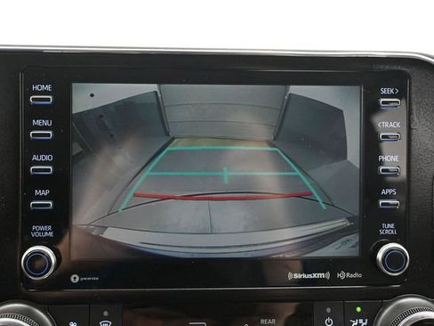 Used 2022 Toyota Highlander XLE image 19