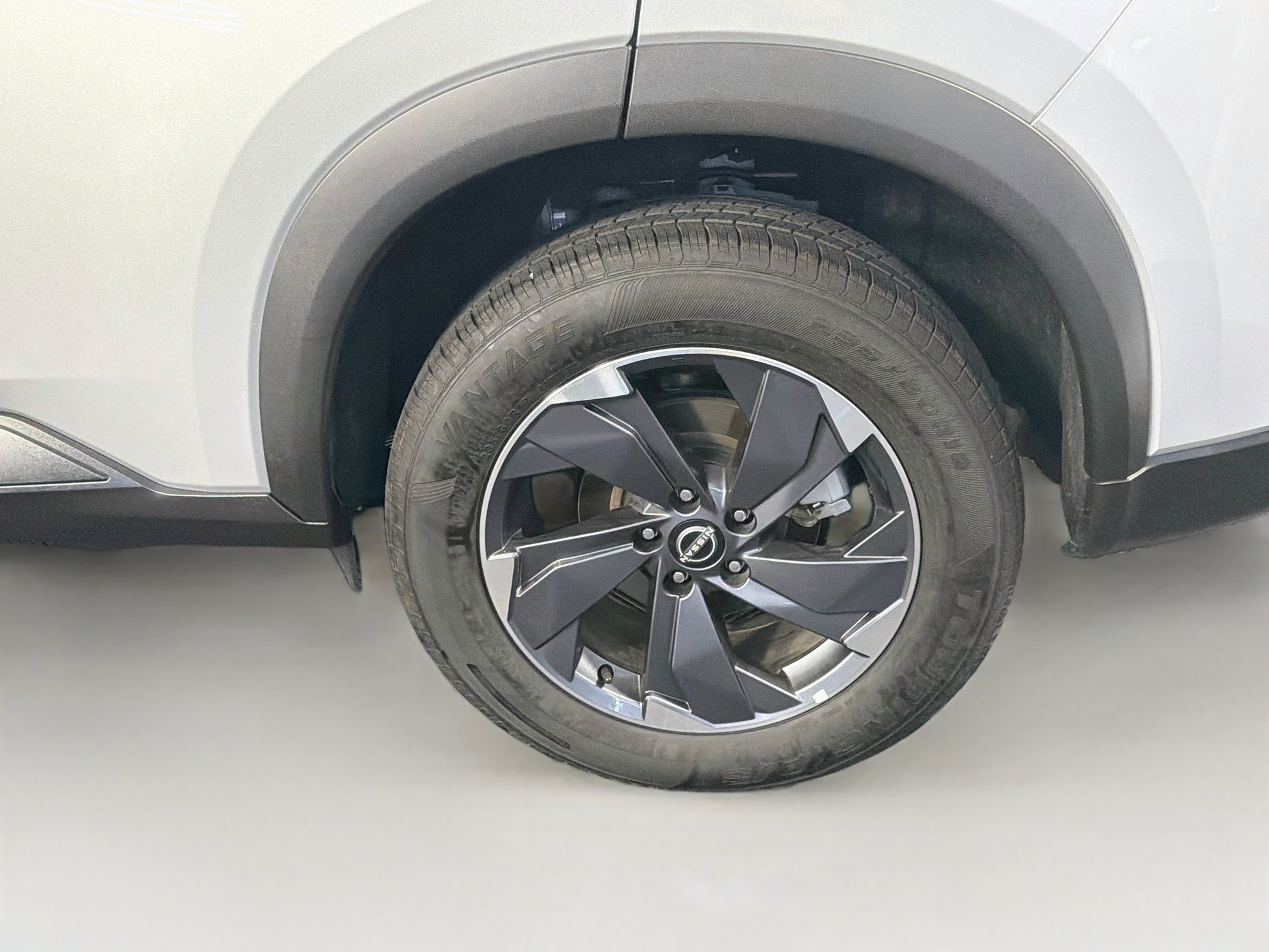 Used 2025 Nissan Rogue SV FWD image 11