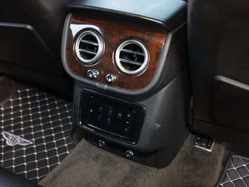 Used 2018 Bentley Bentayga AWD/4WD image 54