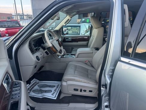 Used 2014 Lincoln Navigator 4WD image 13