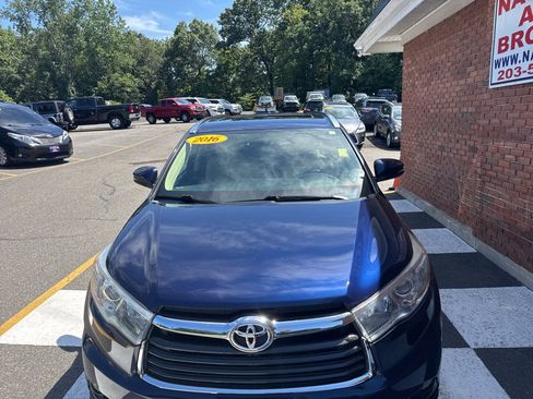 Used 2016 Toyota Highlander XLE AWD/4WD image 7