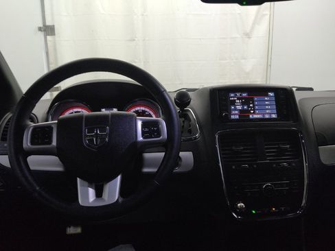 Used 2017 Dodge Grand Caravan GT image 22