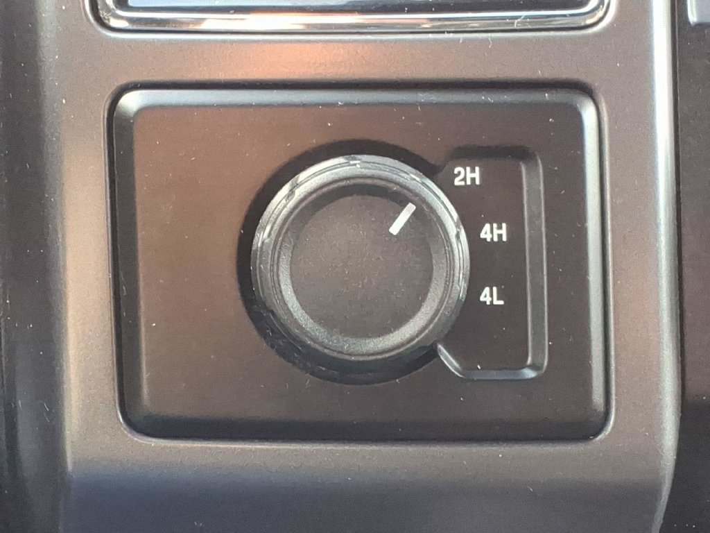 Used 2019 Ford F150 XLT w/ Equipment Group 302A Luxury AWD/4WD image 17
