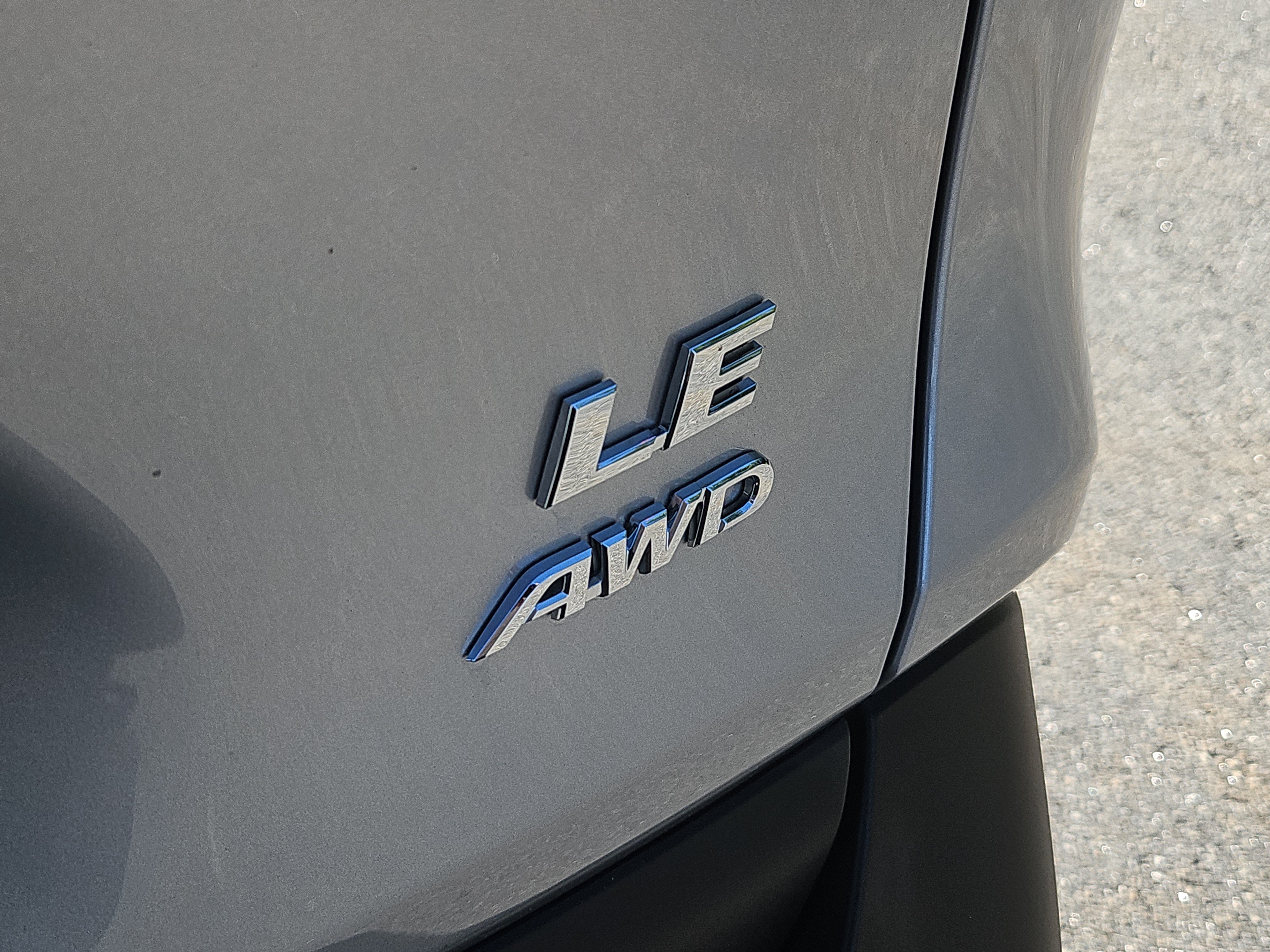Used 2023 Toyota RAV4 LE AWD/4WD image 5