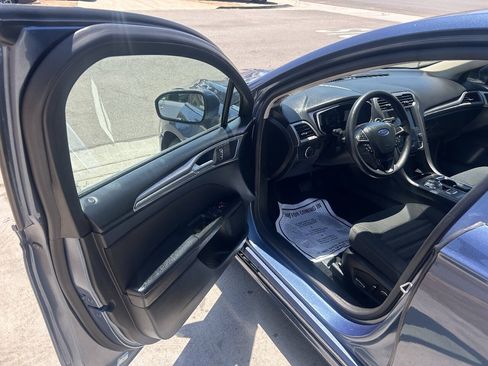 Used 2019 Ford Fusion SE FWD image 12