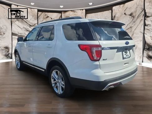 Used 2017 Ford Explorer XLT w/ Equipment Group 202A AWD/4WD image 7
