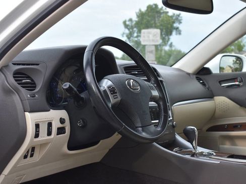 Used 2013 Lexus IS 250 AWD w/ Luxury Plus Pkg Value Edition image 18