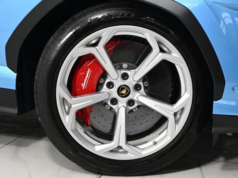 Used 2022 Lamborghini Urus image 18