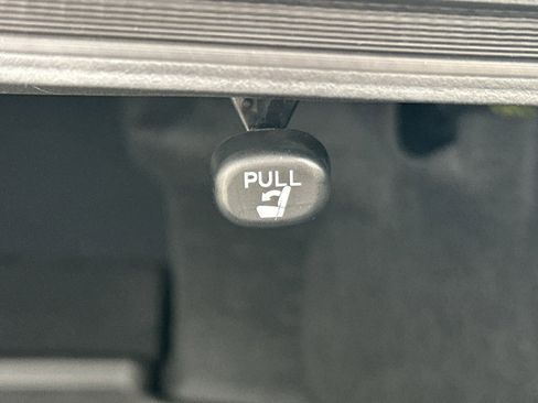 Used 2025 Toyota Camry SE image 32