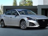 Used 2024 Nissan Altima 2.5 SV image 2