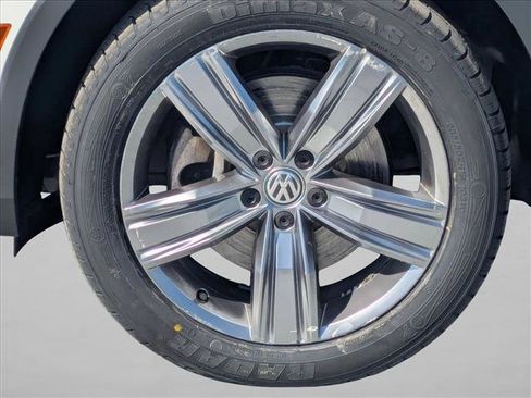 Used 2020 Volkswagen Tiguan SEL w/ 3rd Row Seat Package AWD/4WD image 26