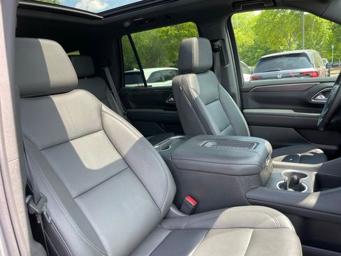 Used 2024 Chevrolet Tahoe Z71 w/ Luxury Package AWD/4WD image 33