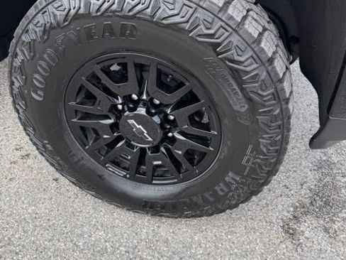 New 2026 Chevrolet Silverado 2500 ZR2 AWD/4WD image 9