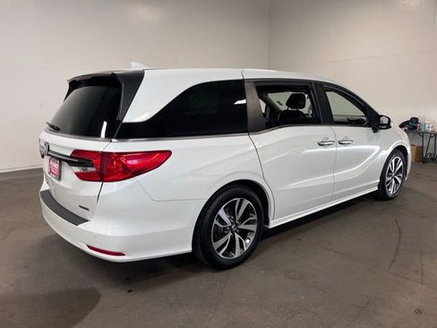 Used 2021 Honda Odyssey Touring image 3
