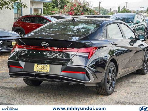 New 2026 Hyundai Elantra SEL Sport FWD image 4