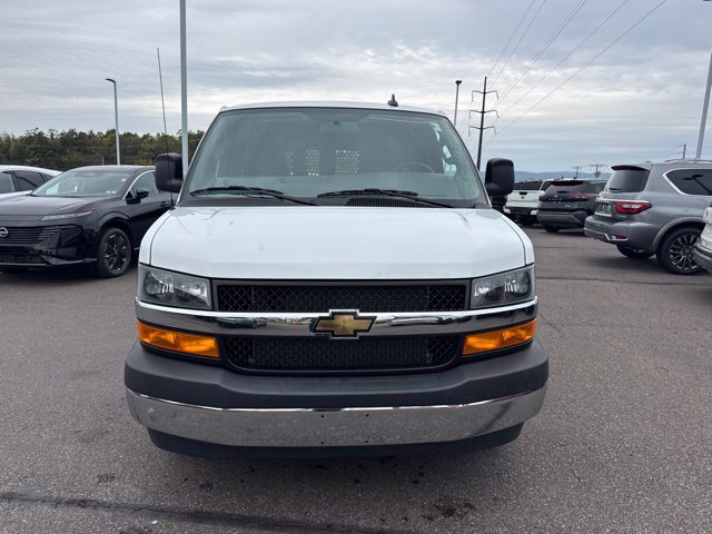 Used 2025 Chevrolet Express 2500 w/ Driver Convenience Package RWD image 2