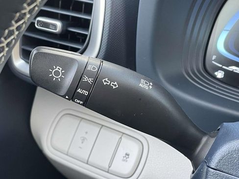 Certified 2024 Hyundai Venue Limited image 12