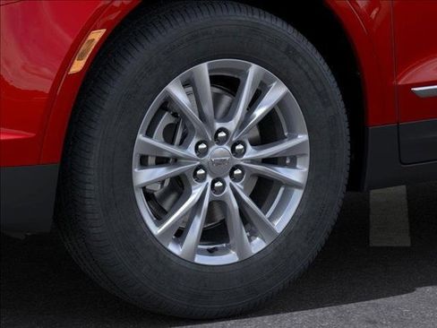 New 2025 Cadillac XT5 Luxury image 9