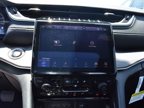New 2025 Jeep Grand Cherokee Limited w/ Luxury Tech Group II RWD image 20