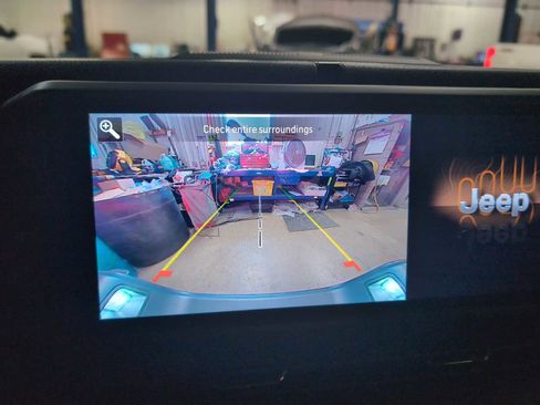 Used 2024 Jeep Gladiator Sport image 15