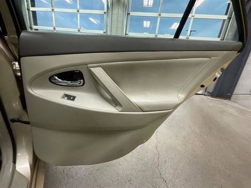 Used 2010 Toyota Camry LE image 20