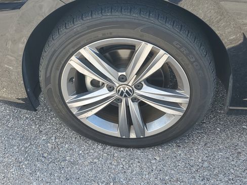 Used 2024 Volkswagen Jetta SE image 9