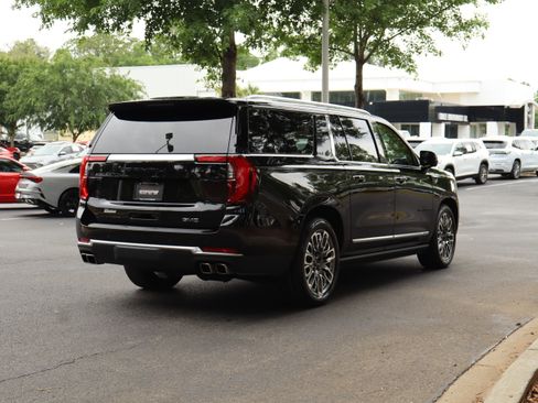 Used 2025 GMC Yukon XL Denali w/ Denali Reserve Package AWD/4WD image 10