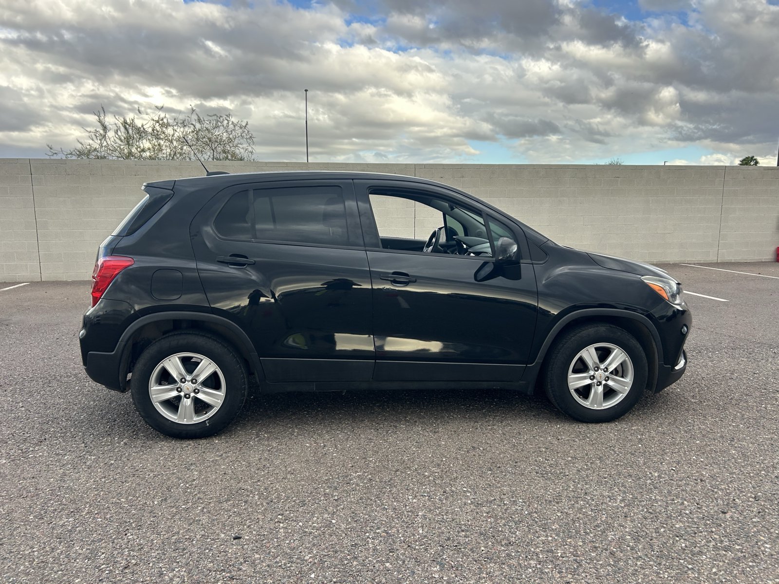 Used 2020 Chevrolet Trax LS w/ Tint and Cruise Package FWD image 6