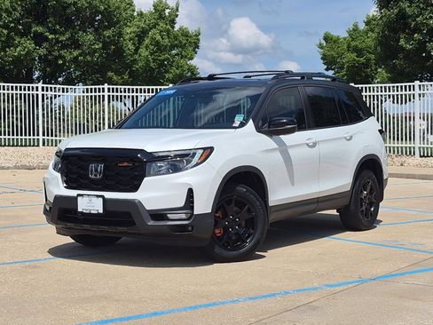 Certified 2022 Honda Passport TrailSport image 2